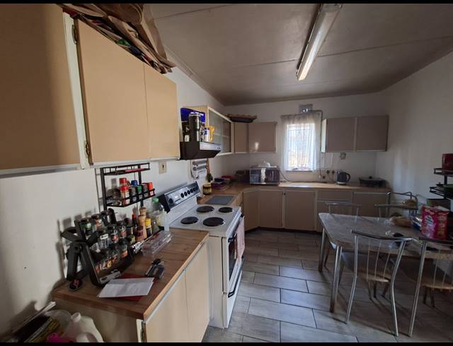 4 BEDROOM FREEHOLD FOR SALE IN VAN DYK PARK